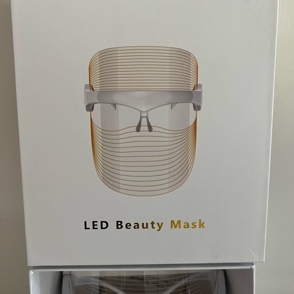 Seven color facial mask with USB rechargeable cordless do a FACIAL anywhere - Picture 3 of 12